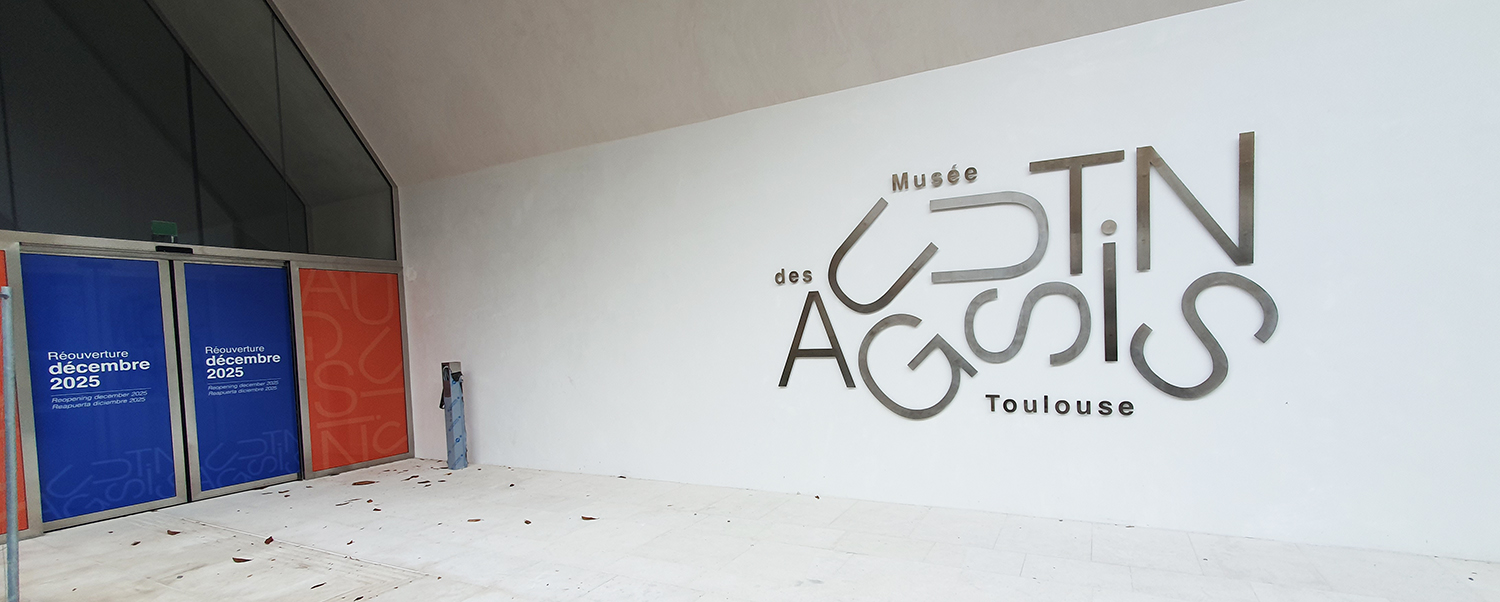 Vue de la nouvelle entrée du musée des Augustins et son nouveau logotype